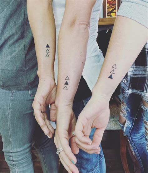 15 idées de tatouage à faire entre frères et soeurs pour se lier à ...